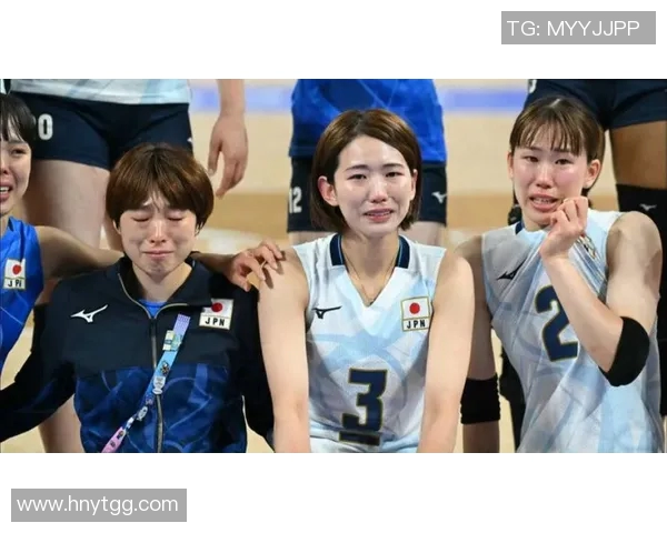 日本女排迎战美国队力争胜利展现团队精神与竞技风采 日本女排迎战美国队力争胜利展现团队精神与竞技风采