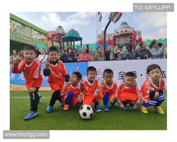 基尔队与怕德博恩的激烈对决展现足球魅力与团队精神 基尔队与怕德博恩的激烈对决展现足球魅力与团队精神